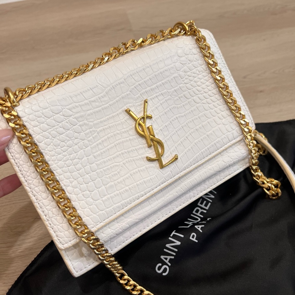 Elegant White Crossbody Bag with Gold Chain